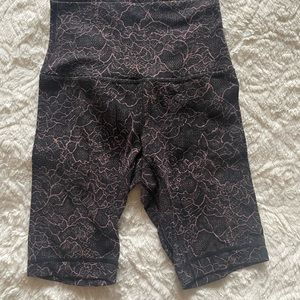 Lululemon biker shorts 6 inch inseam size 2